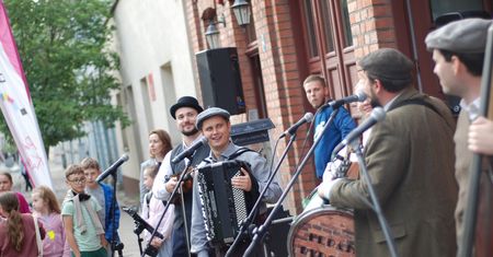 Ulica Żabia po raz drugi będzie miała swoje święto. "Żabie Gody – Skocz do Sąsiada" już 15 maja