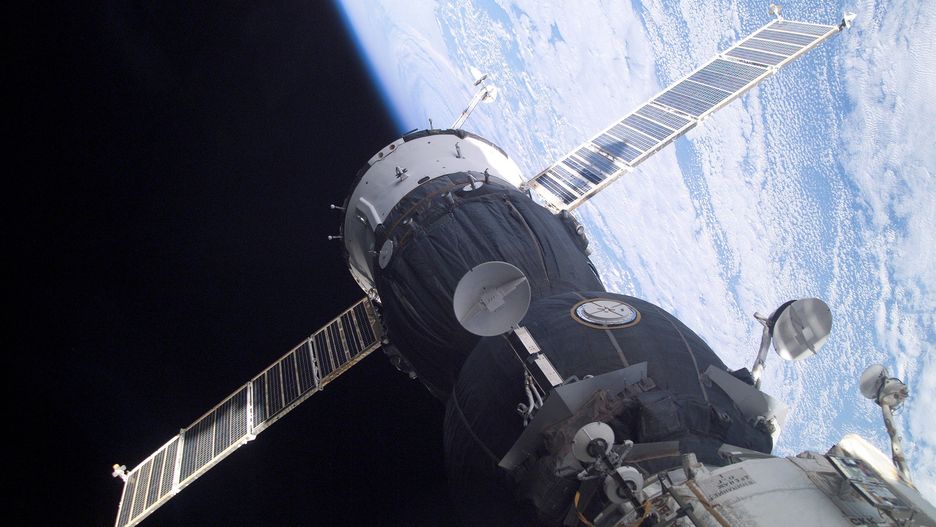 Statek Sojuz TMA-1 przycumowany do ISS