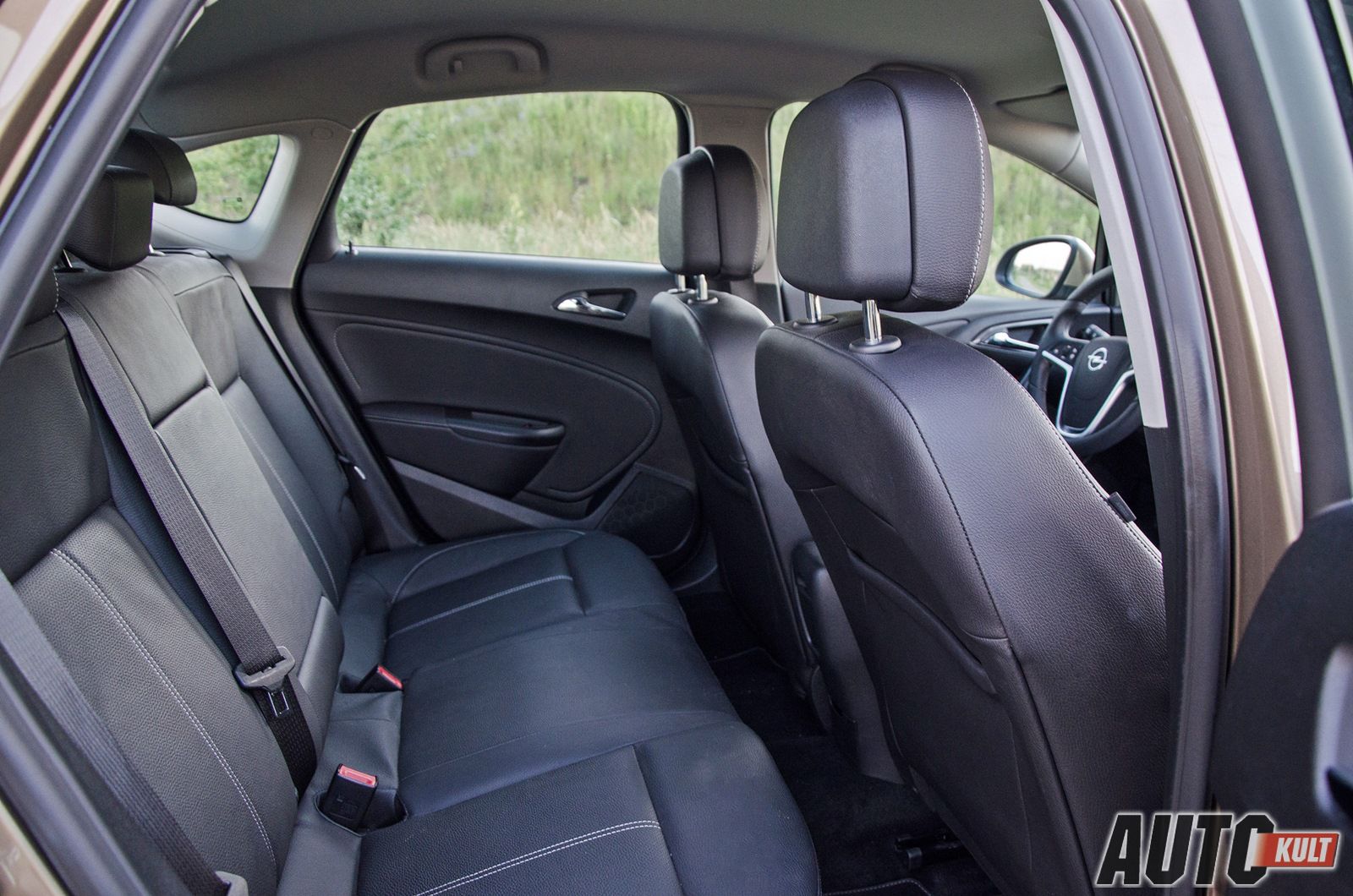 Opel Astra Tourer 1,4 Turbo LPGTEC Enjoy vs. Opel Astra Sedan 1,7 CDTI Business - test [galeria] 32