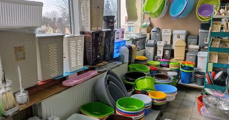 Drożyzna i Polski Ład wykończyły osiedlowy sklep. Tłumy klientów na pożegnanie