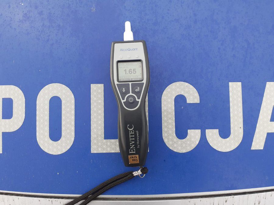 Pijany prowadził ciężarówkę na a4 