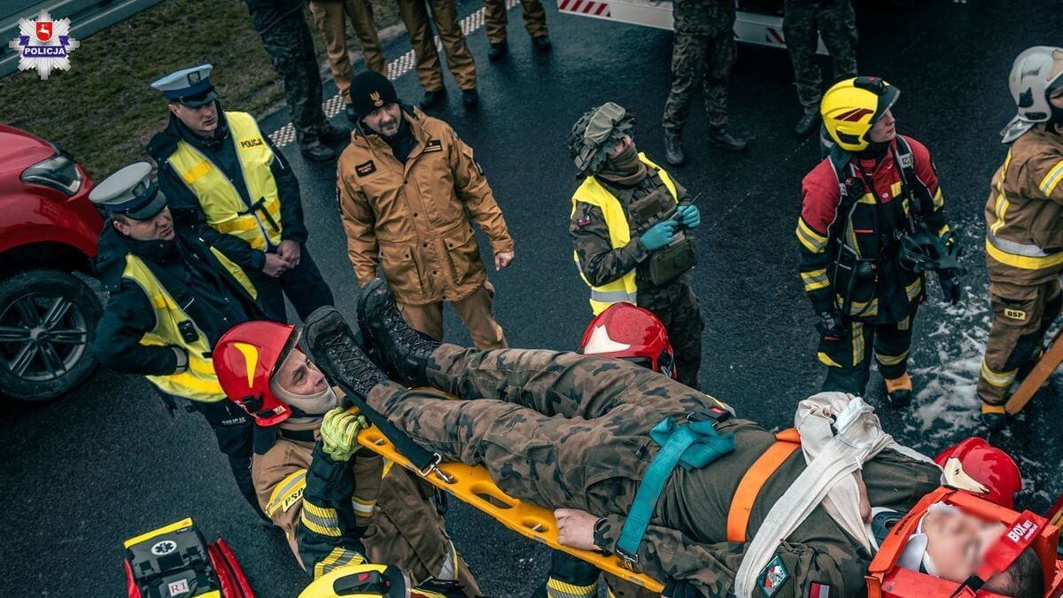 srtażacy, policjanci, żołnierze, ćwiczenia