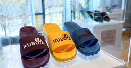 Adidas wezwał polską markę "na dywanik". Chodzi o trzy paski
