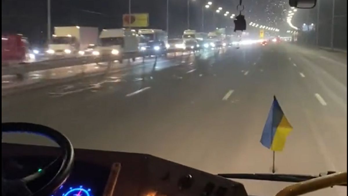 W środę grał w Polsce. W czwartek wrócił na Ukrainę. Pokazał jak wygląda kraj