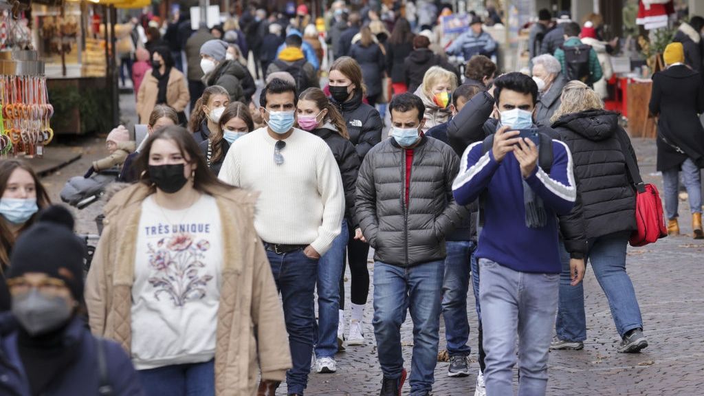 Niemcy jesienią powrócą do noszenia maseczek ochronnych