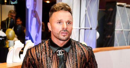 Był uzależniony od alkoholu. Opowiedział szczerze: "Dzień w dzień winko lało się strumieniami"