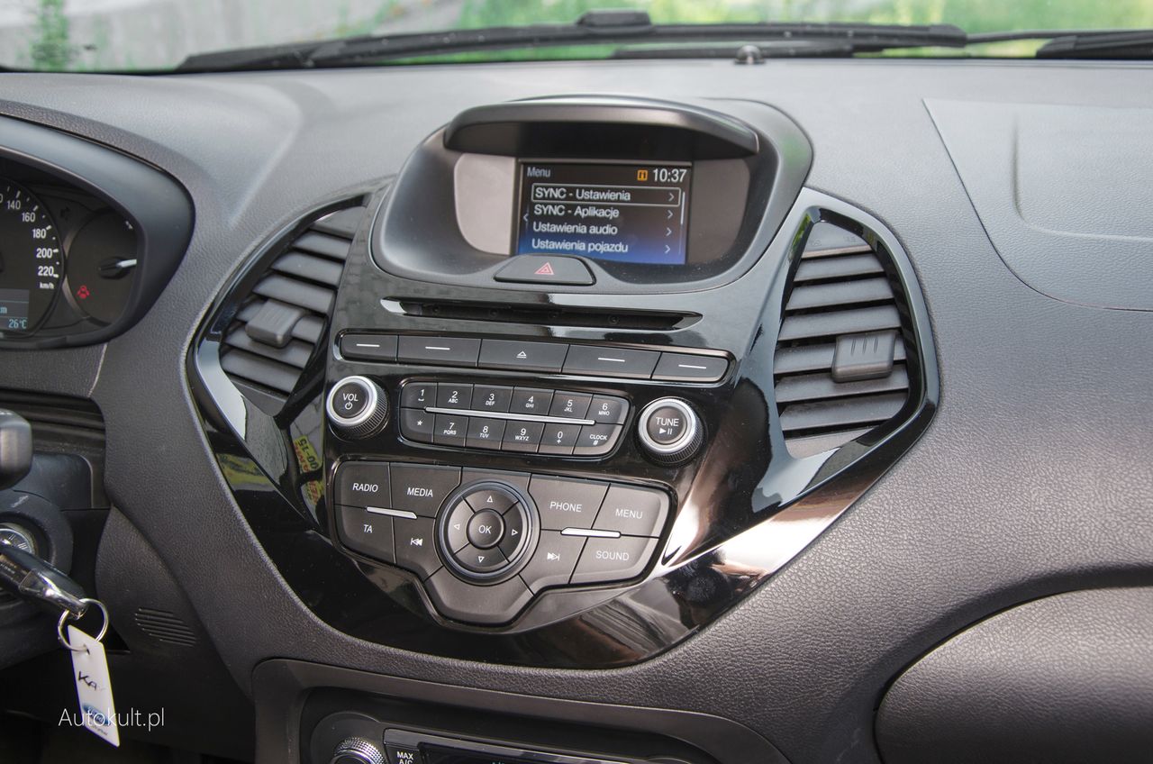Radioodtwarzacz CD/MP3 z systemem Ford SYNC 1.1 i sterowaniem z kierownicy to jedna z rzeczy, dla których warto dołożyć 1000 zł do wyższego standardu.