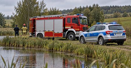 Tragedia w Dąbiu Kujawskim. Nie żyje sześciolatek znaleziony w stawie