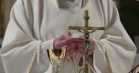Zadzwonił do księdza. Miał niecne zamiary