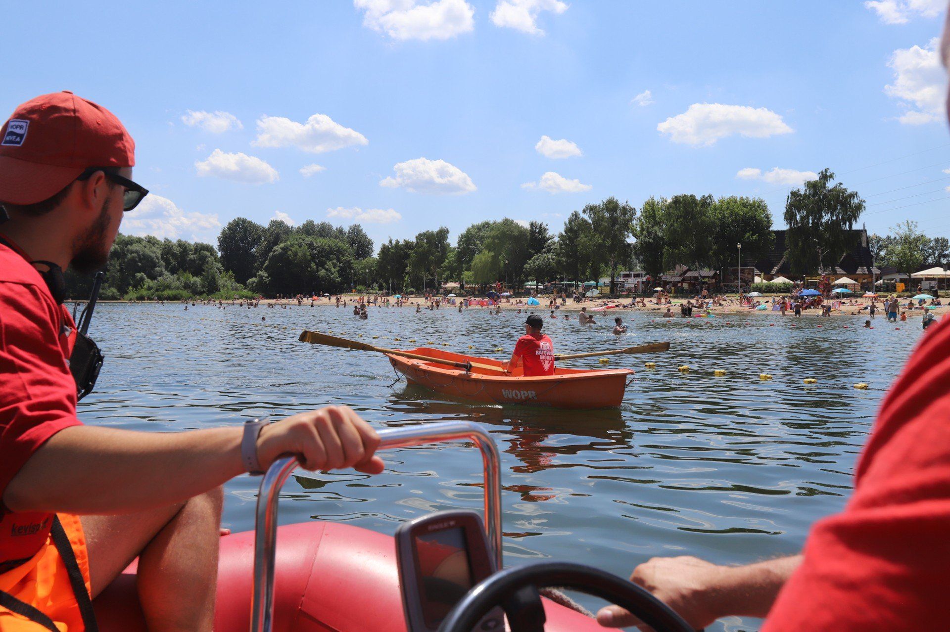 Ratownicy WOPR czuwają nad bezpieczeństwem plażowiczów