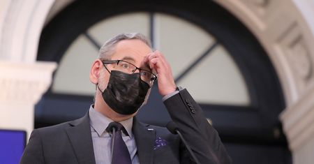 Makowski: Bunt mamy w genach, więc żyjmy, jakby pandemii nie było. Tak to ma wyglądać? [OPINIA]