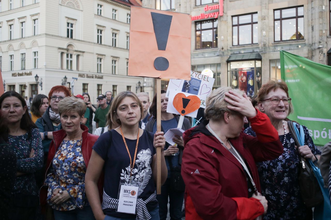 Nastroje wśród nauczycieli "najgorsze w historii". Prawie wszyscy chcieliby strajku