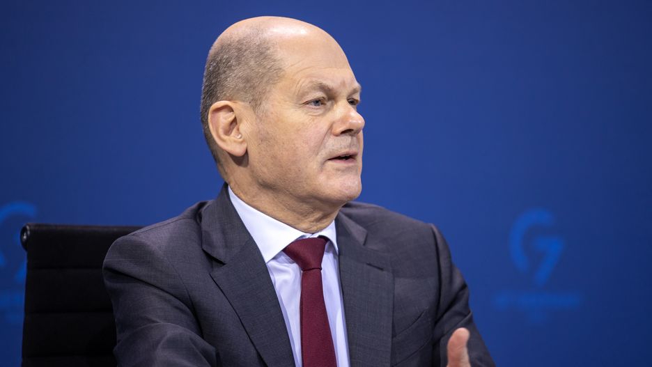 epa09763201 German Chancellor Olaf Scholz (SPD) at a press conference following the consultation with the heads of government of the federal states on the current situation of the coronavirus in the Federal Chancellery in Berlin, Germany, 16 February 2022.  EPA/Andreas Gora / POOL Dostawca: PAP/EPA.