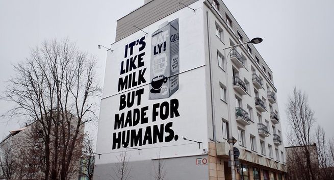 Owsiany gigant rusza z kampanią w Polsce. W reklamach slogan po angielsku