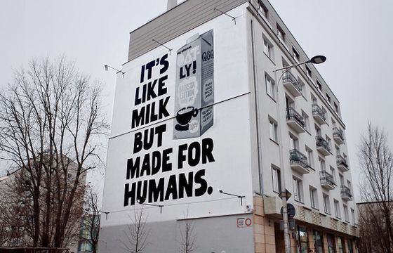 Owsiany gigant rusza z kampanią w Polsce. W reklamach slogan po angielsku