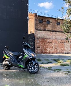 Test: Barton E-max to elektryczny skuter dla długodystansowców. Naładujesz go nawet w bloku