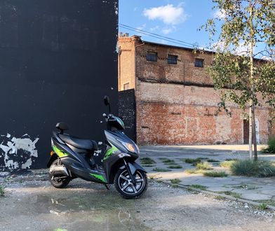 Test: Barton E-max to elektryczny skuter dla długodystansowców. Naładujesz go nawet w bloku