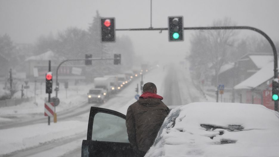 Wrocław. Akcja zima trwa w najlepsze. Możliwe utrudnienia w komunikacji miejskiej