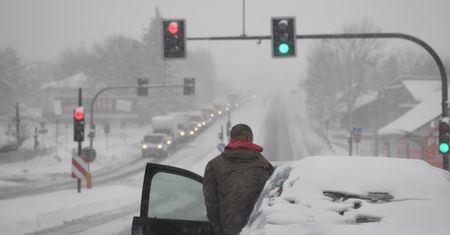 Wrocław. Akcja zima trwa w najlepsze. Możliwe utrudnienia w komunikacji miejskiej