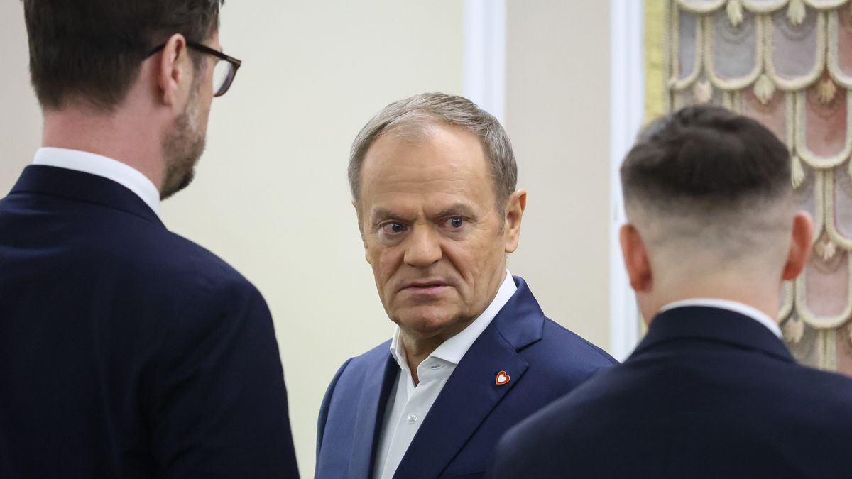 Donald Tusk w KPRM na spotkaniu z ministrami rządu