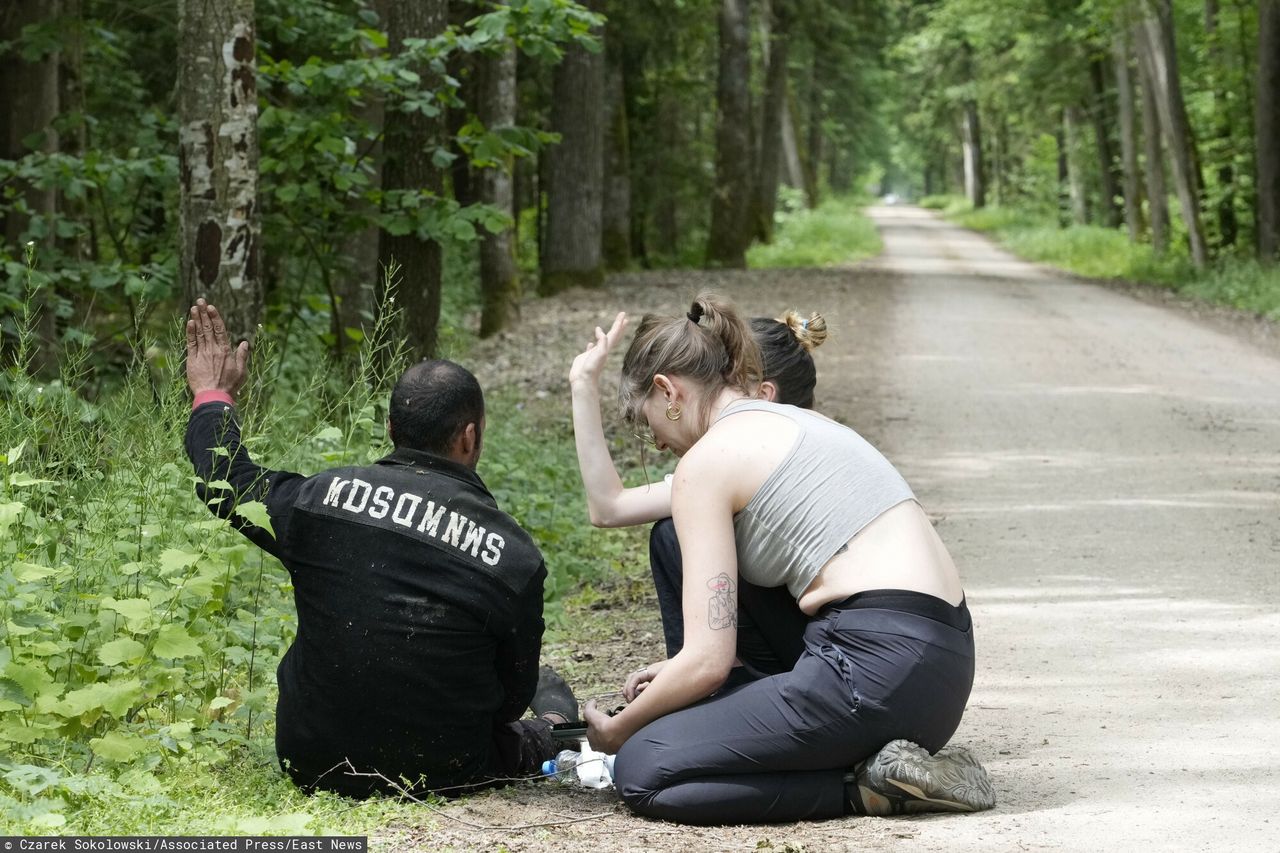 Czy migranci w Polsce dostaną 502 euro miesięcznie? Wyjaśniamy burzę wokół unijnej dyrektywy