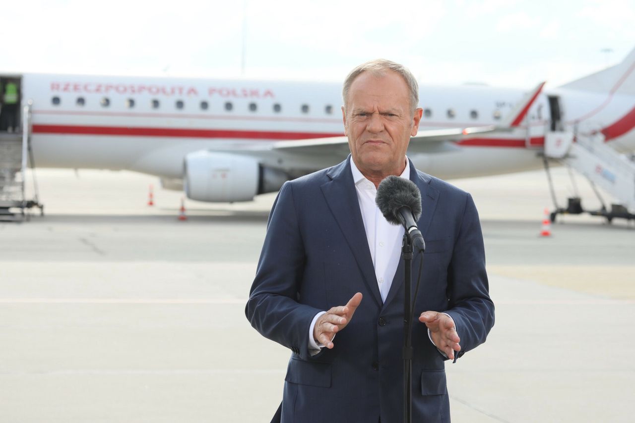 To Donald Tusk "sfinalizował zakup" Airbusów dla LOT-u? "Pławi się w sukcesie firmy"