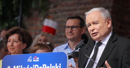 PiS zada Polakom cztery pytania. Odsłonił wszystkie karty