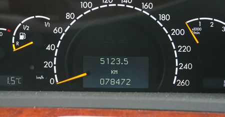 Niemcy też "kręcą" liczniki. Dotknięte nawet co trzecie auto