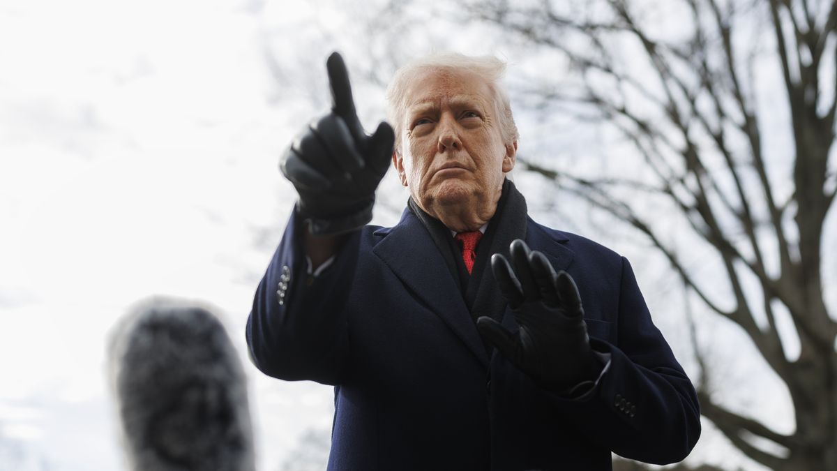WASHINGTON, DC - JANUARY 16: President Donald Trump speaks to reporters on the South Lawn before boarding Marine One at the White House on January 16, 2026 in Washington, DC. The President is expected to travel to Florida where he will remain for the weekend. (Photo by Tom Brenner/Getty Images)