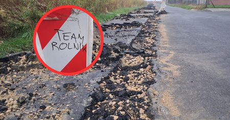 Taki napis przy zaoranej drodze. Wiemy, co dalej w sprawie rolnika
