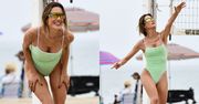 43-letnia Alessandra Ambrosio gra w siatkówkę plażową, eksponując przy okazji zgrabną sylwetkę