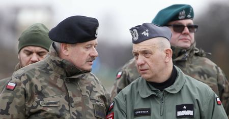 "System zadziałał jak trzeba". Czy należało zestrzelić pocisk?