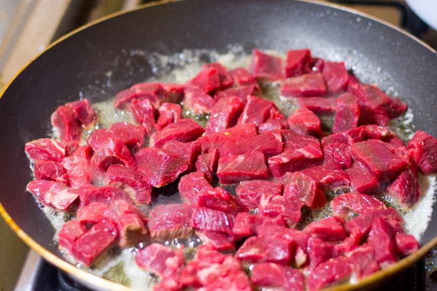 Mięso czerwone zawiera znacznie więcej tłuszczu niż mięso białe 