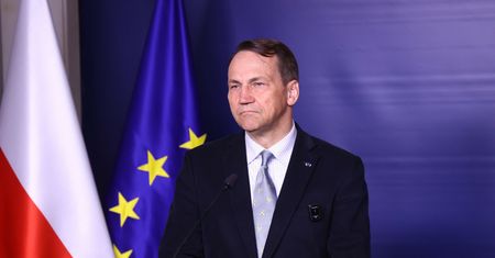 "Fanatyzm" Kaczyńskiego. Sikorski mówi wprost
