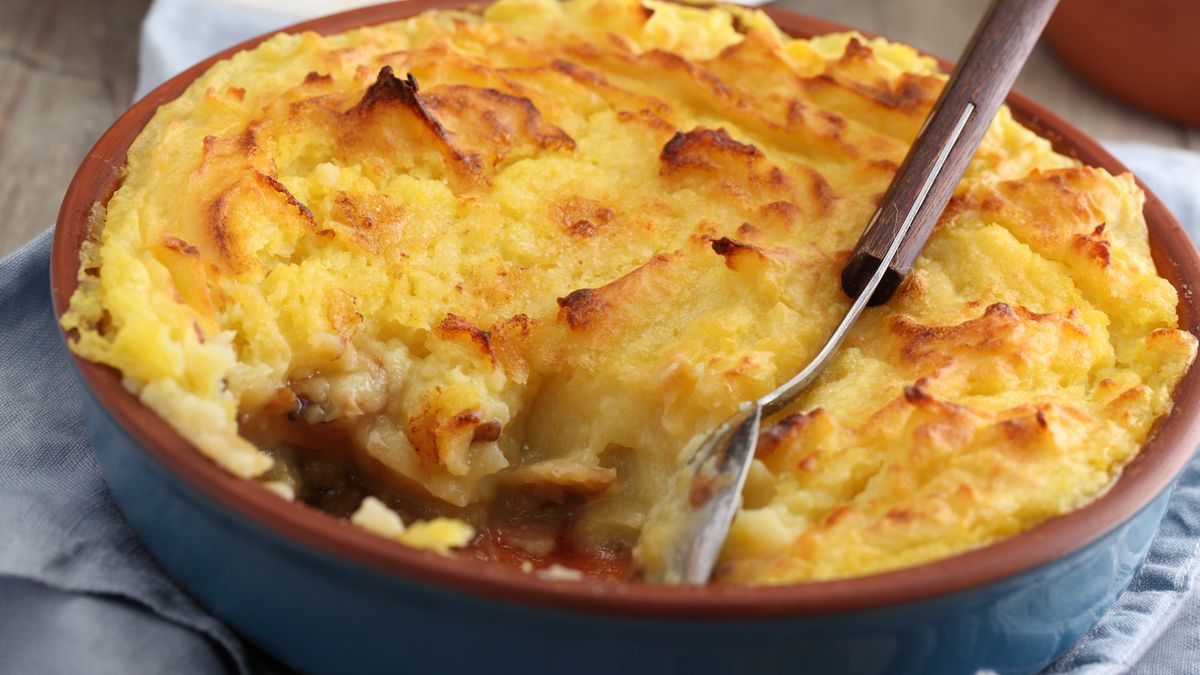 Gratin z grzybami leśnymi świetnie smakuje z pieczenią