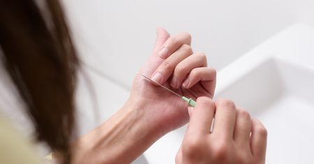Posmaruj paznokcie pastą do zębów. Po 15 minutach padniesz z zachwytu