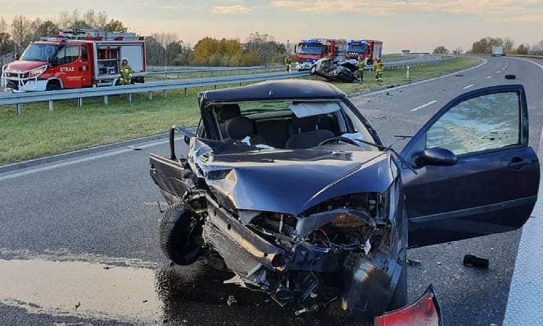 Czołowe zderzenie na S5. Auto jechało pod prąd 