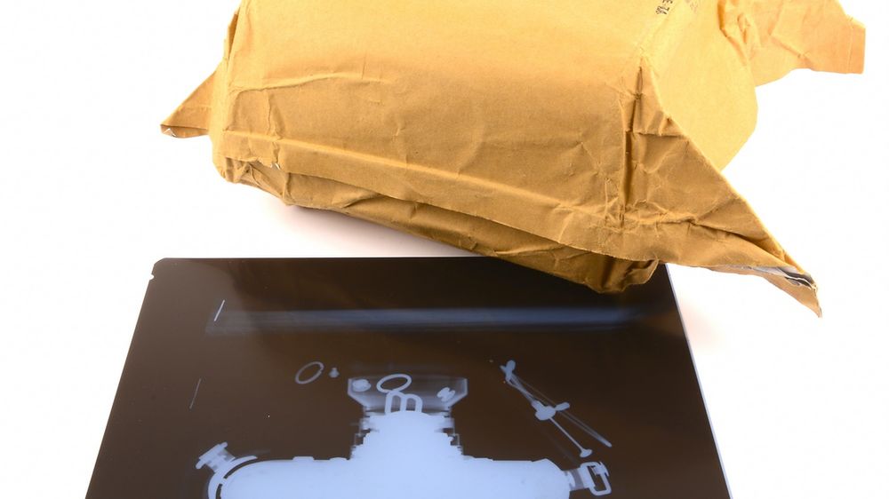 Leica KE-7A za 45 tys. dolarów wystawiona na aukcji w oryginalnym opakowaniu. Dowód? Zdjęcie rentgenowskie 1