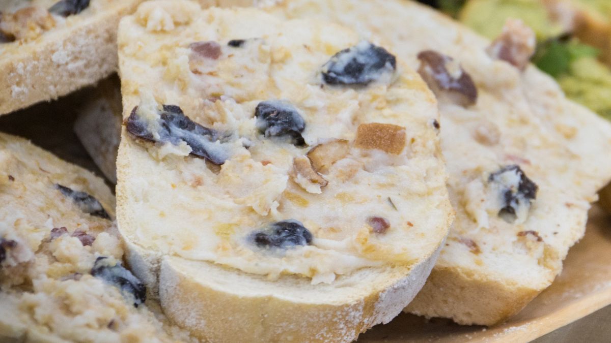 Zapomnij o jabłku! Mój sekret na domowy smalec to wędzone śliwki