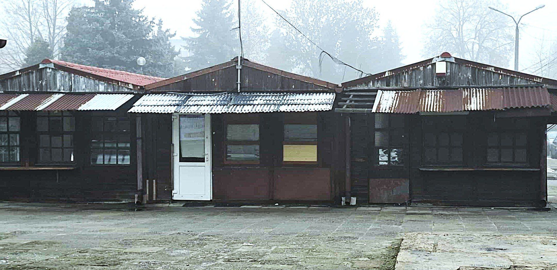 A po zachodniej stronie stare pawilony handlowe. W tej części ma powstać nowy gmach oświęcimskiego magistratu