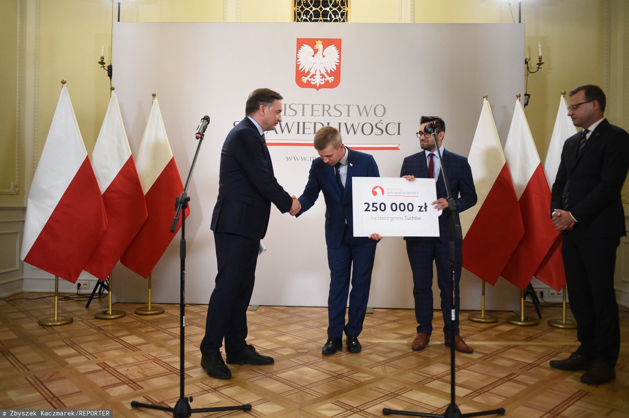 Zbigniew Ziobro przekazał 250 tysięcy złotych gminie Tuchów