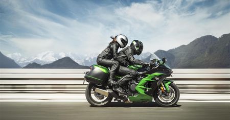 Hybrydowe motocykle Kawasaki coraz bliżej. Wyciekły rysunki patentowe