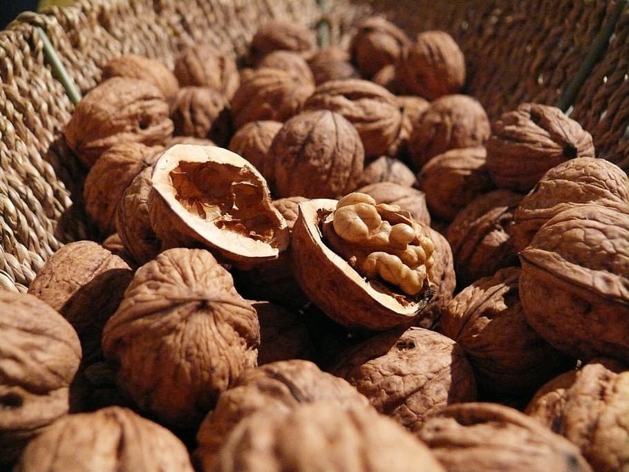 Walnut shells for grey hair