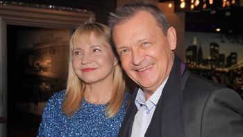 Jan Frycz aż TRZY RAZY brał ślub. Pierwsze małżeństwo określił jako "bez sensu". Kim jest jego obecna, młodsza o 12 lat żona?