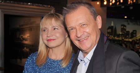 Jan Frycz aż TRZY RAZY brał ślub. Pierwsze małżeństwo określił jako "bez sensu". Kim jest jego obecna wybranka serca?