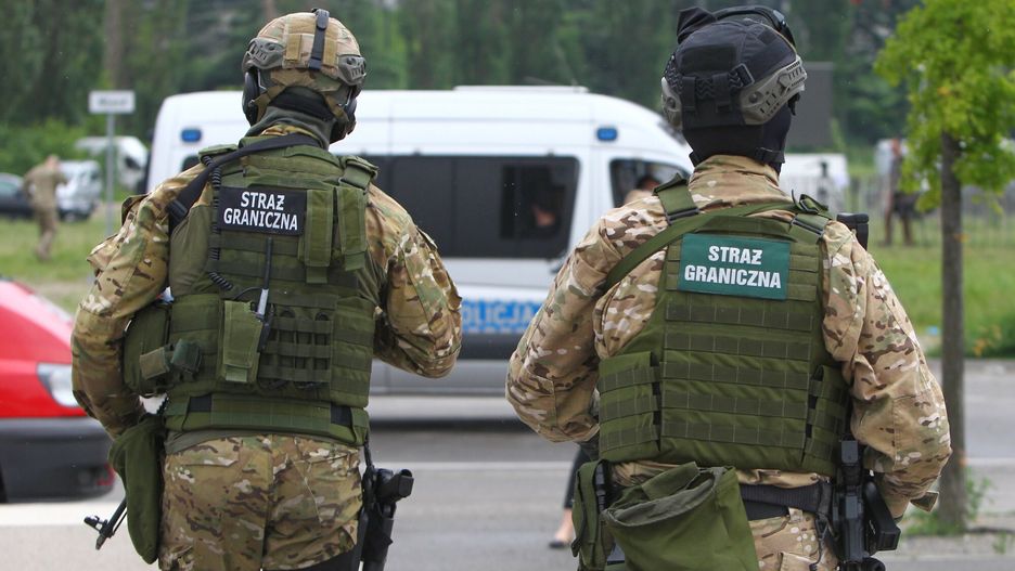 ?wiczenia Si? Specjalnych przed szczytem NATO
Fot. Stanislaw Kowalczuk/East News.   31.05.2016 Warszawa  Cwiczenia sil specjalnych zaangazowanych w zabezpieczenie szczytu NATO.  n/z: Straz Graniczna
STANISLAW KOWALCZUK