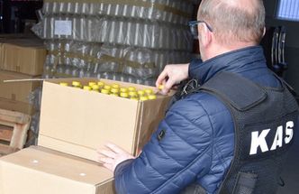 Alkohol z kontrabandy w szpitalu w Kościerzynie. KAS już przekazał medykom 10 tysięcy litrów