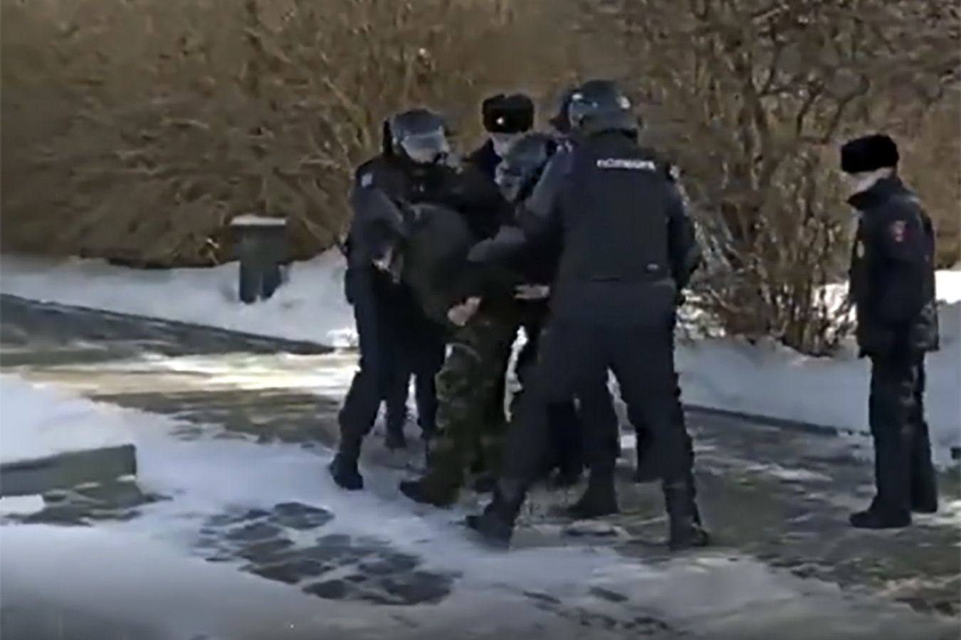 Brutalne nagranie z protestu w Rosji. Zatrzymany krzyczał z bólu