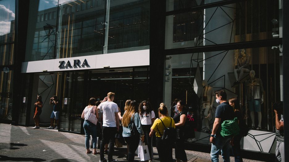Nie zrobimy już zakupów w sklepach stacjonarnych Zara i Bershka?