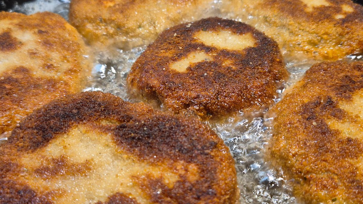 Kotlety z mięsa z rosołu to dobry sposób na wykorzystanie mięsa